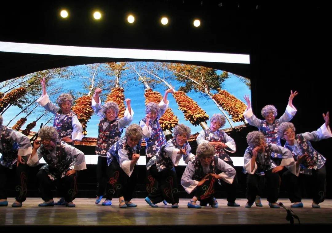 古韵新章 别样风华——评洋中鱼文艺创作中的古韵之美